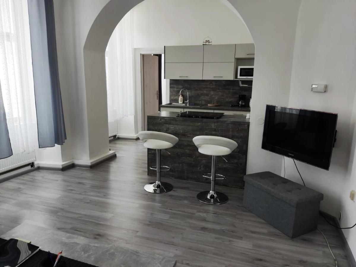 Apartman U Kostela Lägenhet Loket Exteriör bild